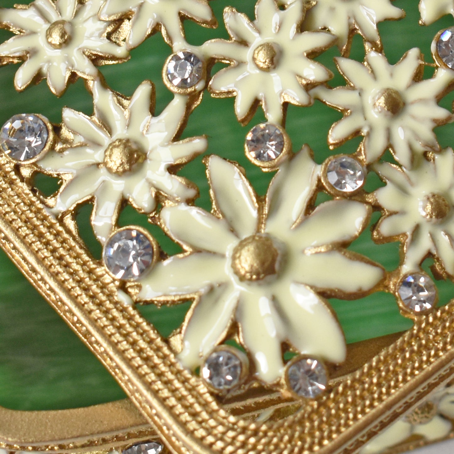 WHITE DAISIES with GREEN inside, GOLD Trinket Box- Jamagrasha Customized Item